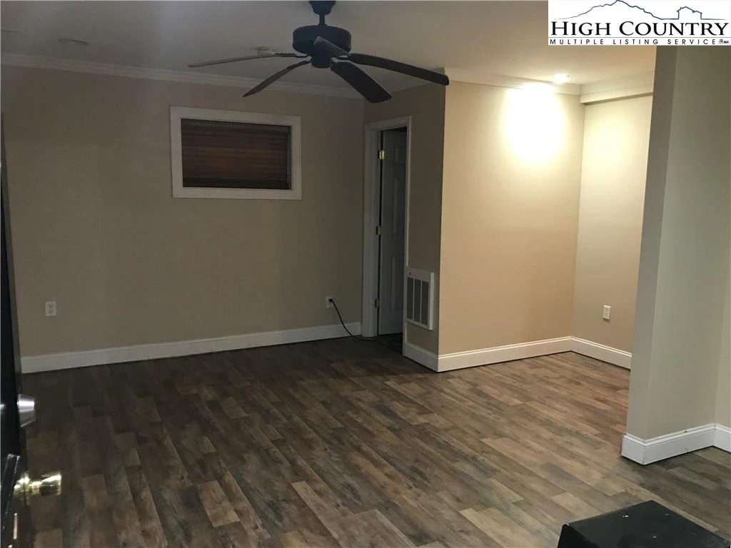 Image number 5 for the current listing