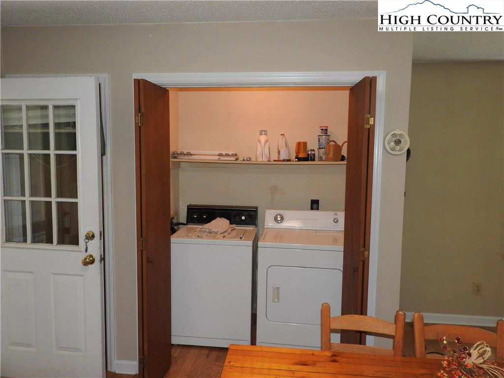 Image number 15 for the current listing