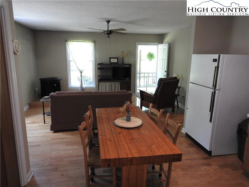 Image number 2 for the current listing