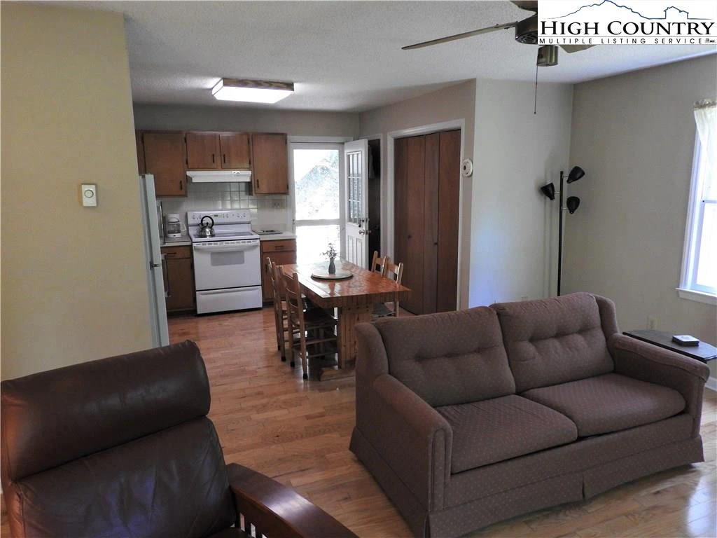 Image number 14 for the current listing