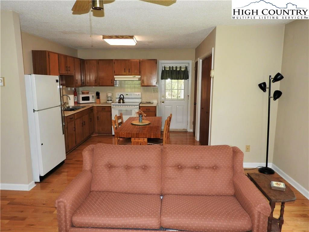 Image number 12 for the current listing