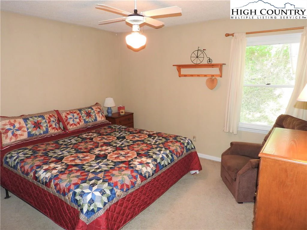 Image number 9 for the current listing