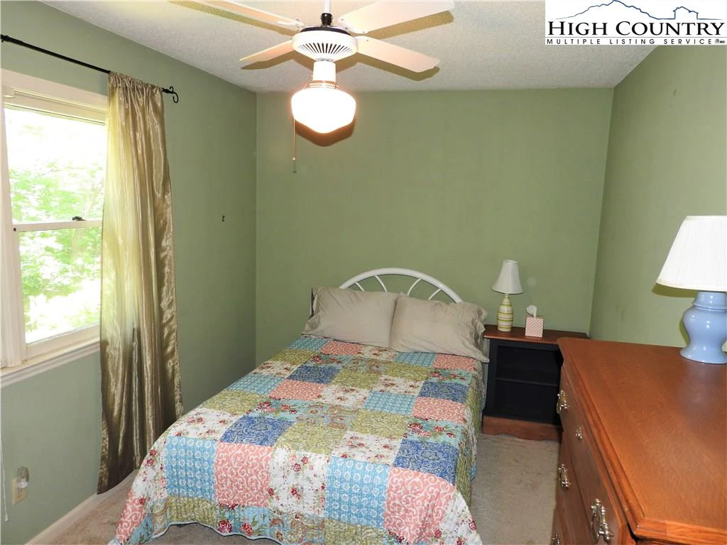 Image number 8 for the current listing