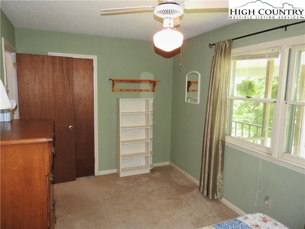 Image number 7 for the current listing