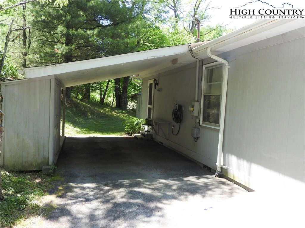 Image number 20 for the current listing
