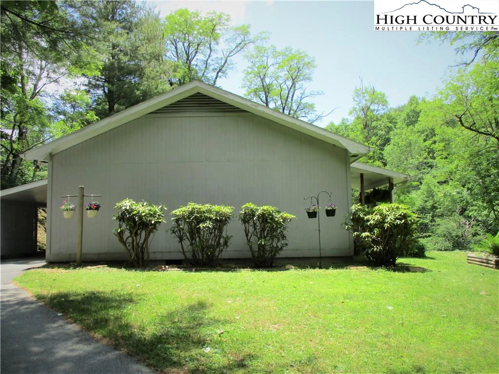 Image number 17 for the current listing