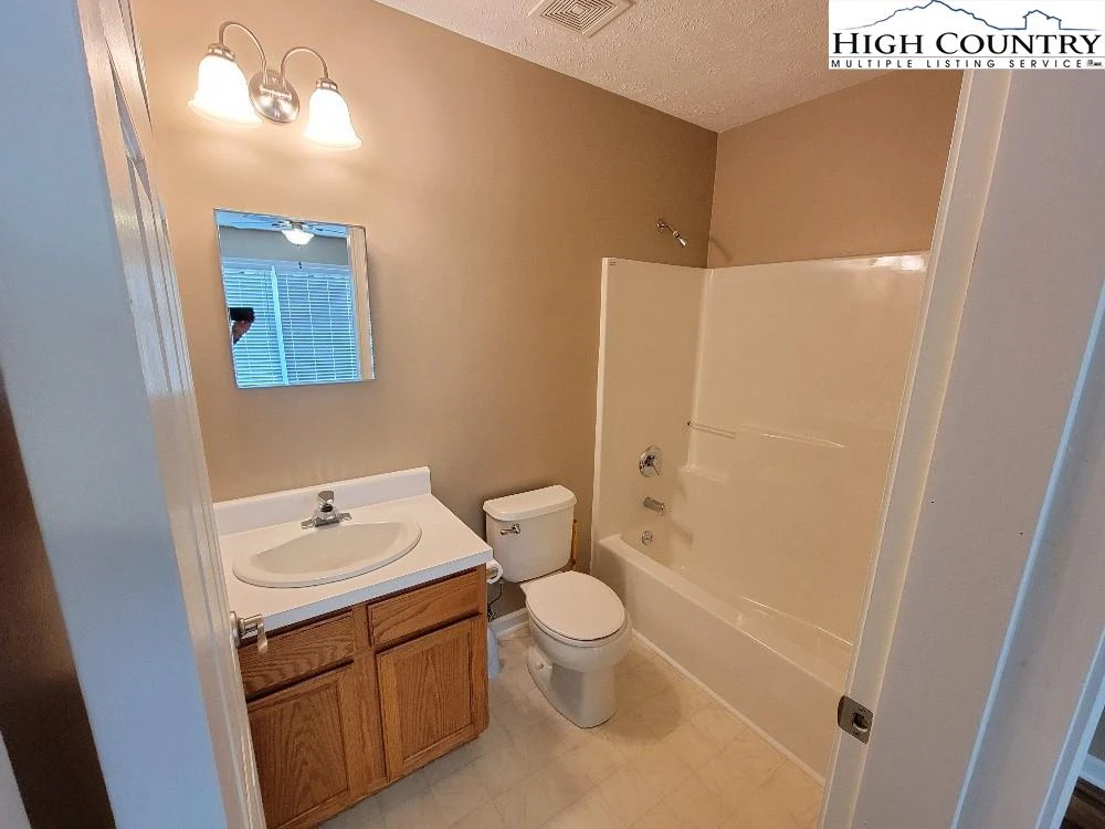 Image number 7 for the current listing