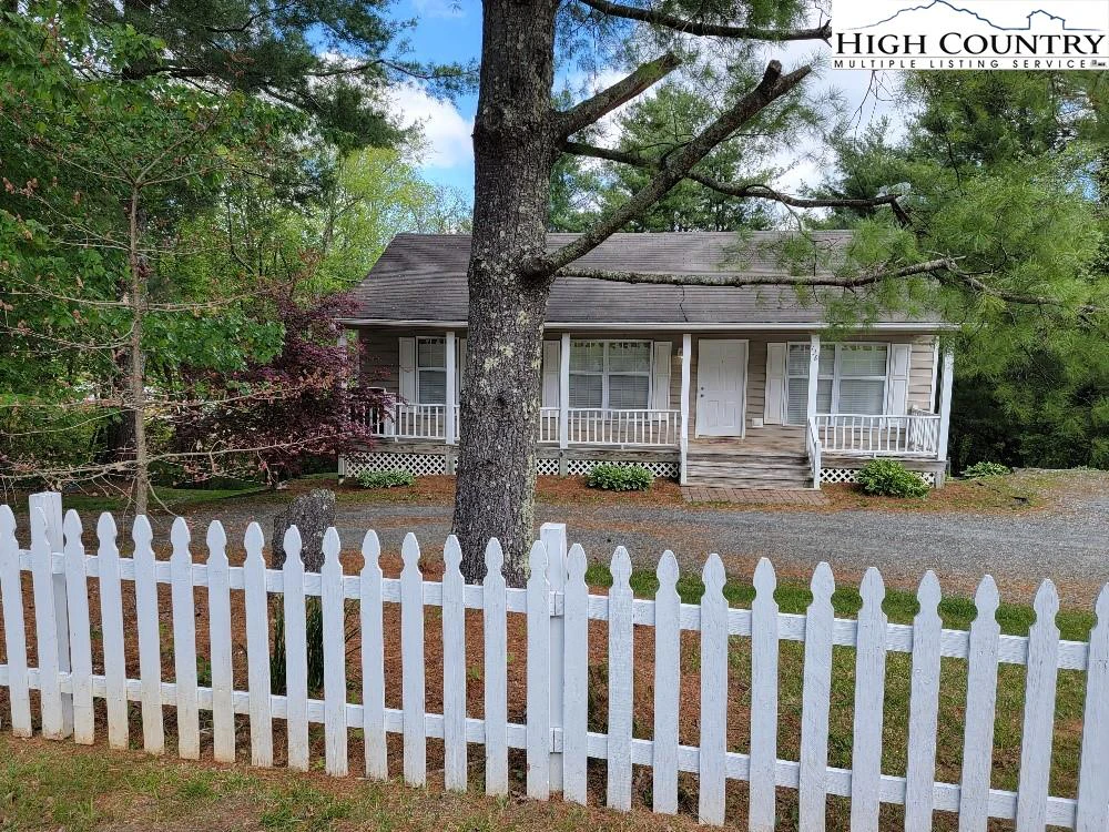 Image number 17 for the current listing