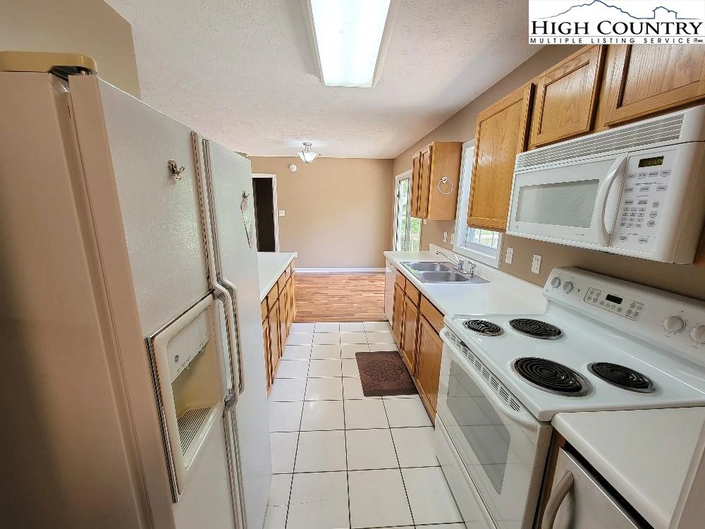 Image number 12 for the current listing