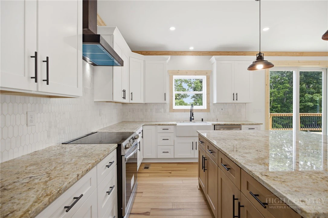 Image number 4 for the current listing