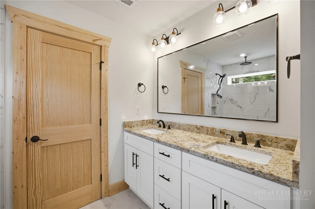 Image number 6 for the current listing