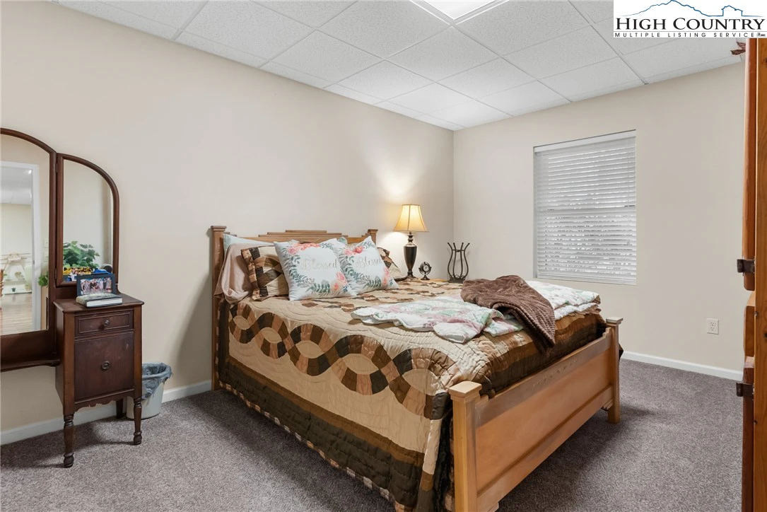 Image number 7 for the current listing