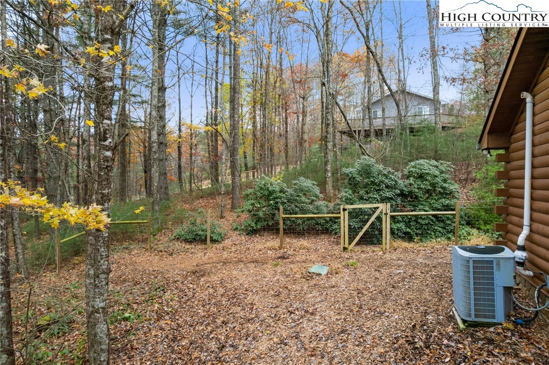 Image number 16 for the current listing