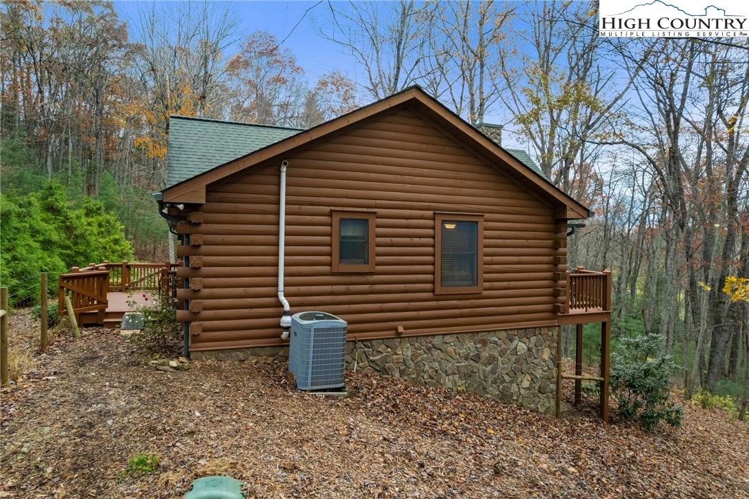 Image number 17 for the current listing