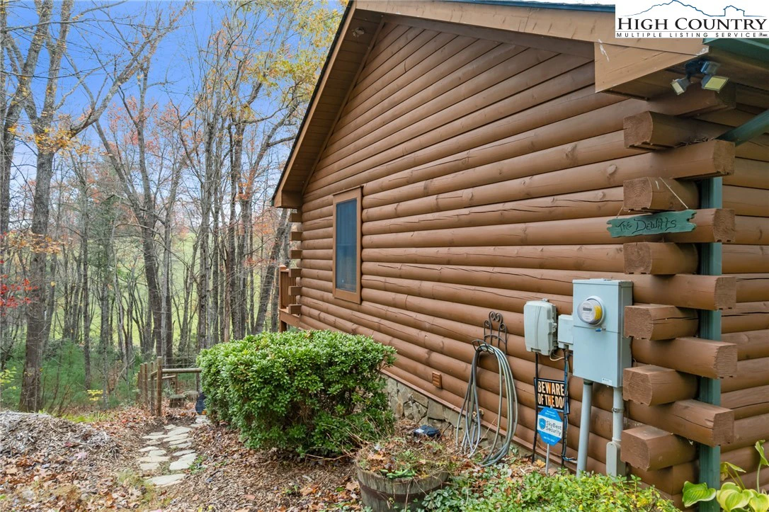 Image number 18 for the current listing
