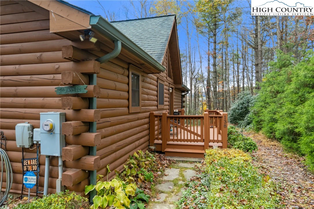 Image number 19 for the current listing