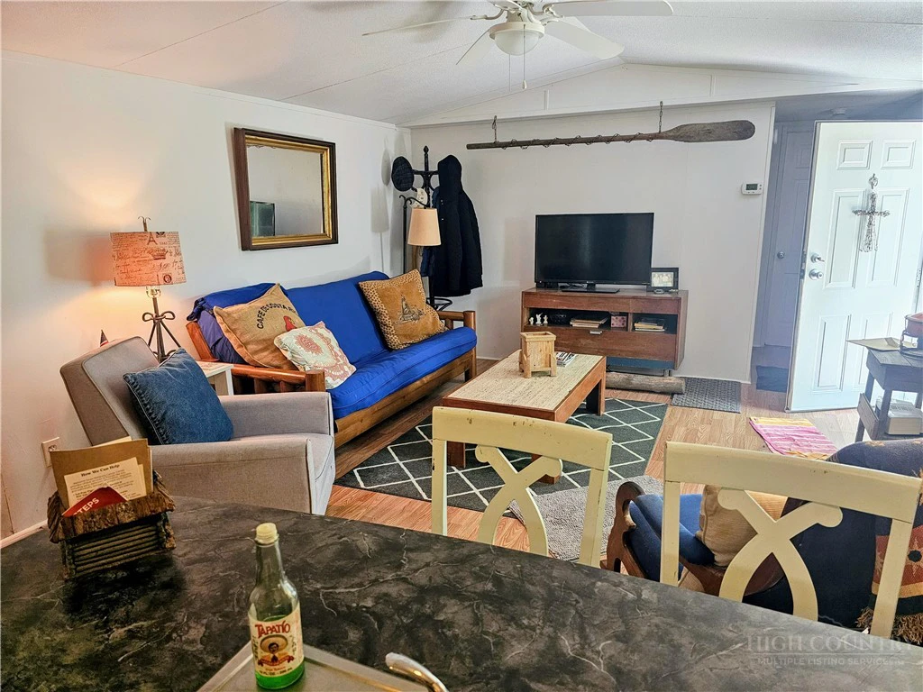 Image number 5 for the current listing