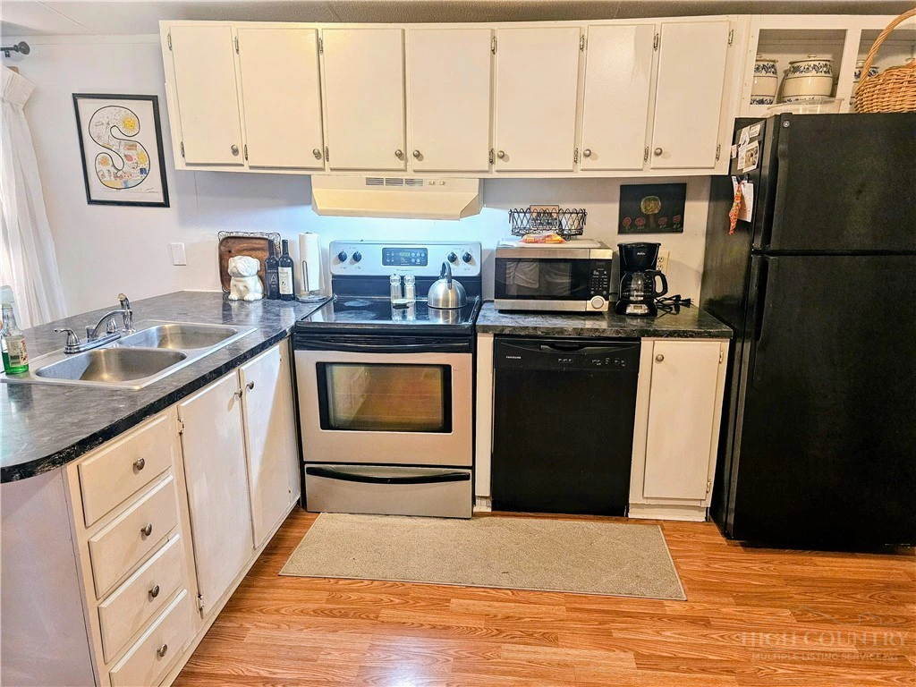 Image number 9 for the current listing