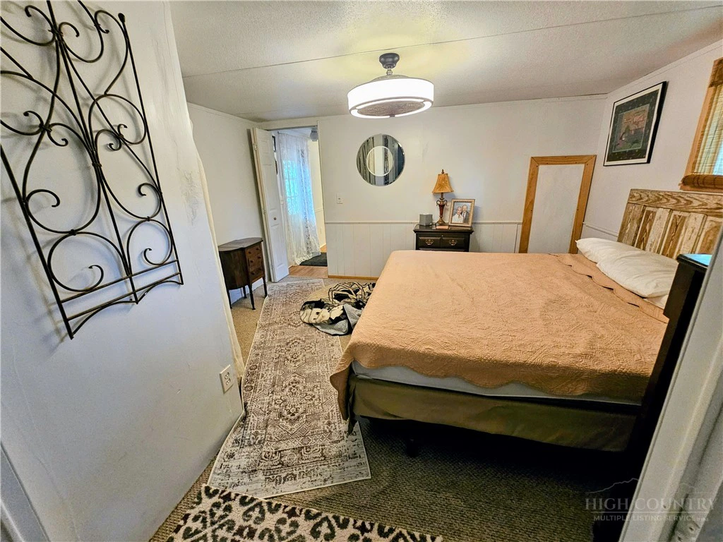 Image number 14 for the current listing