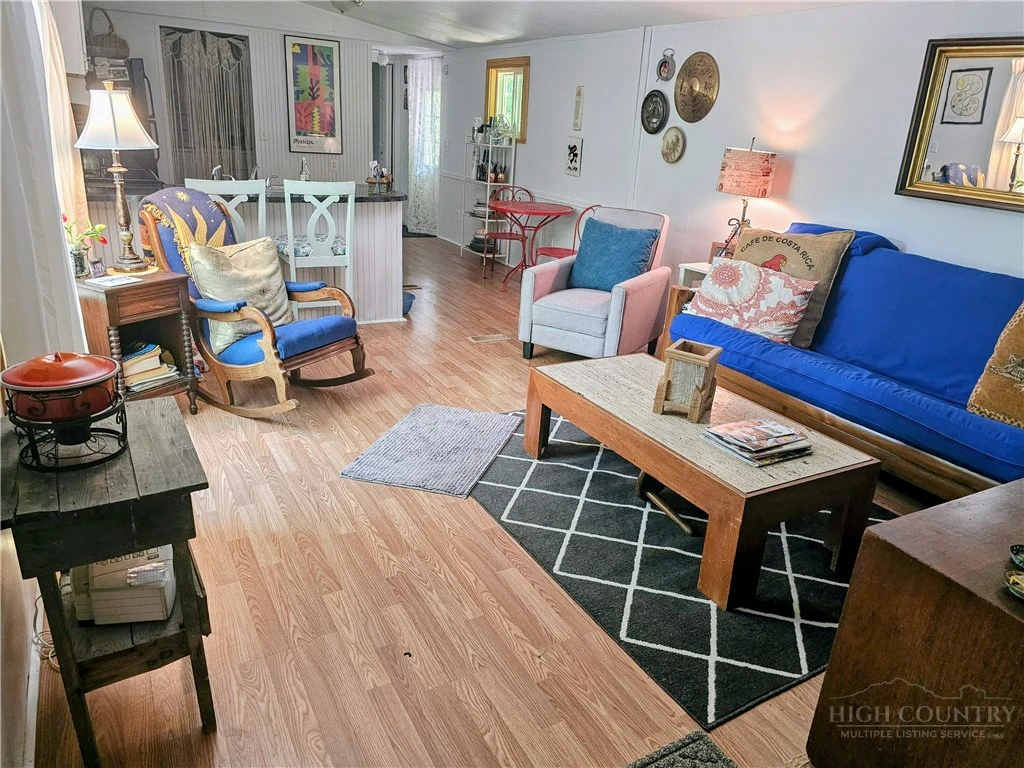 Image number 3 for the current listing