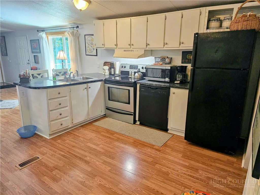 Image number 8 for the current listing