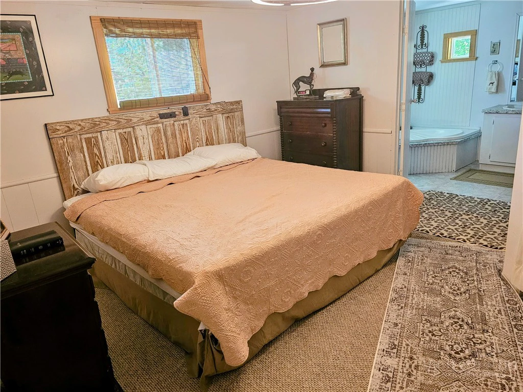Image number 13 for the current listing