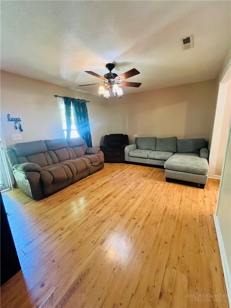 Image number 2 for the current listing