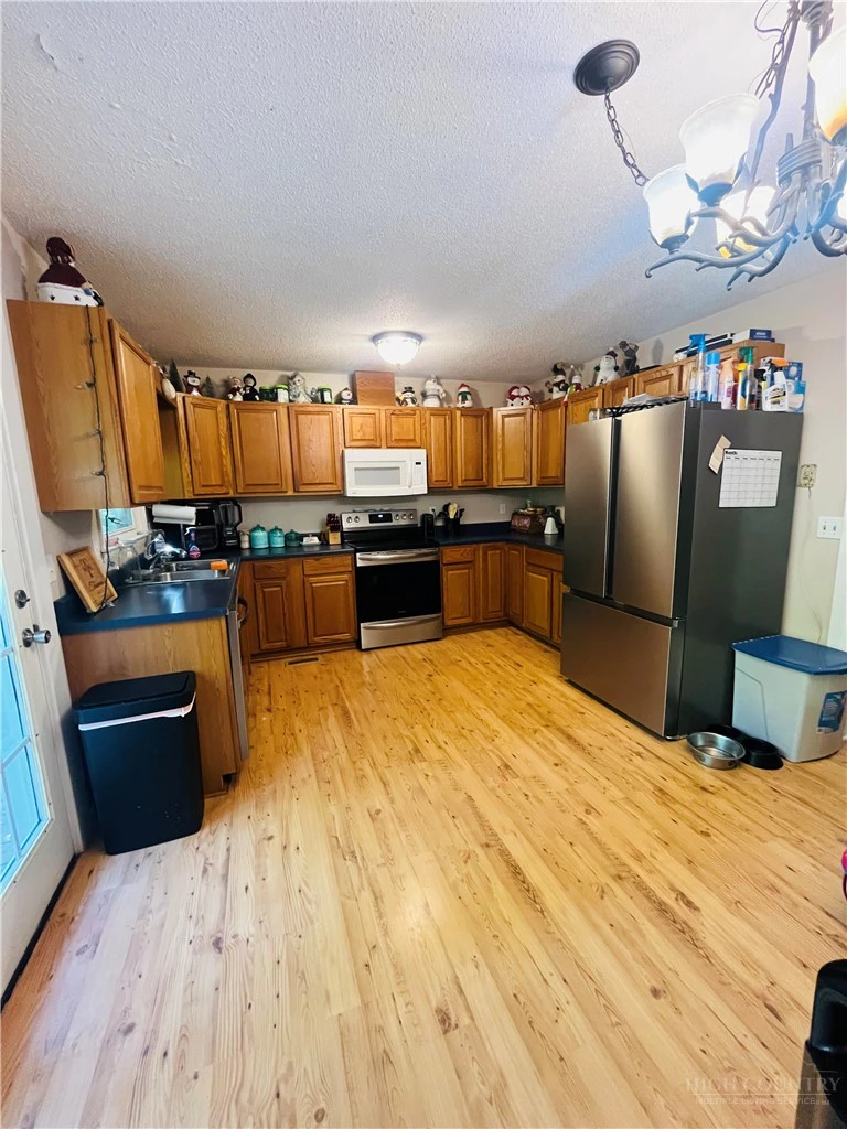 Image number 3 for the current listing
