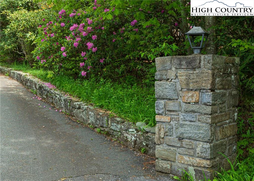 Image number 19 for the current listing