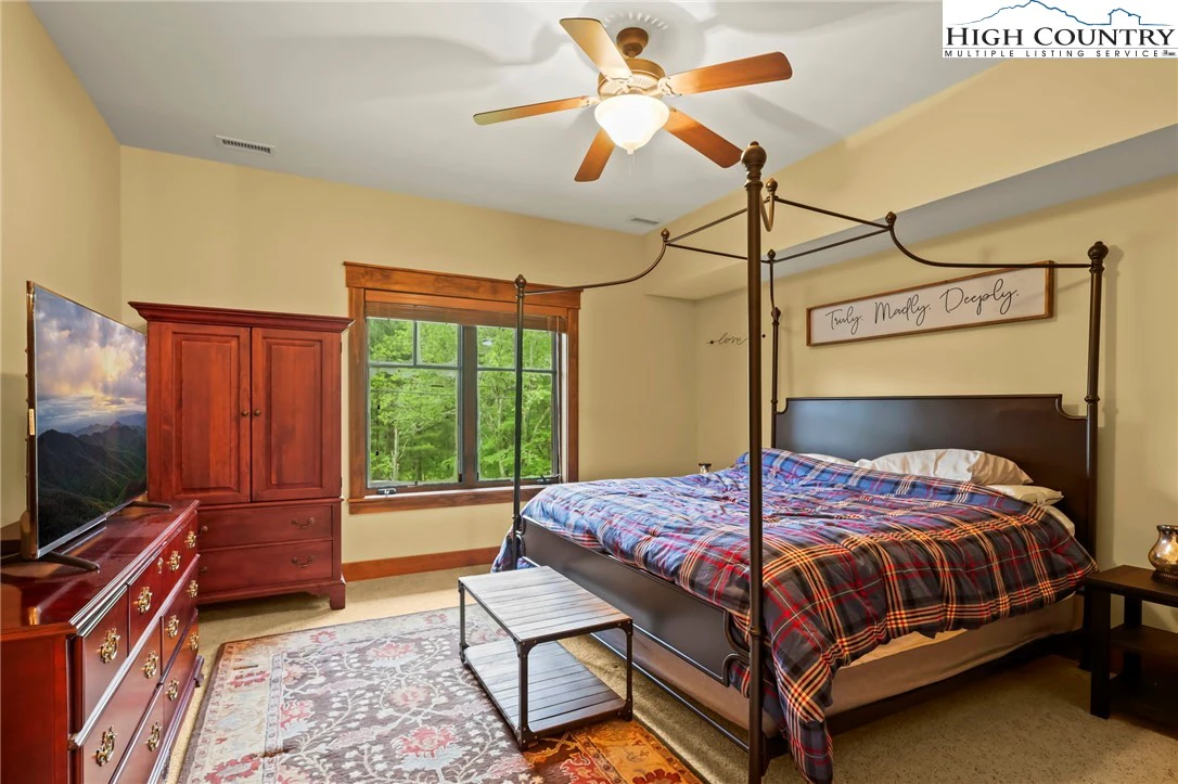 Image number 2 for the current listing