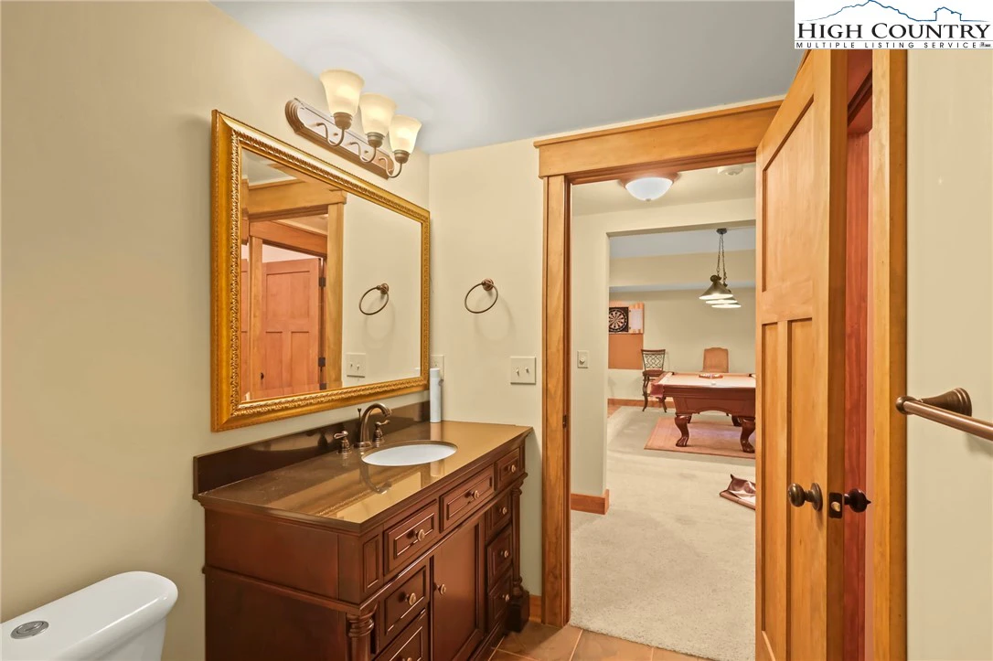 Image number 16 for the current listing