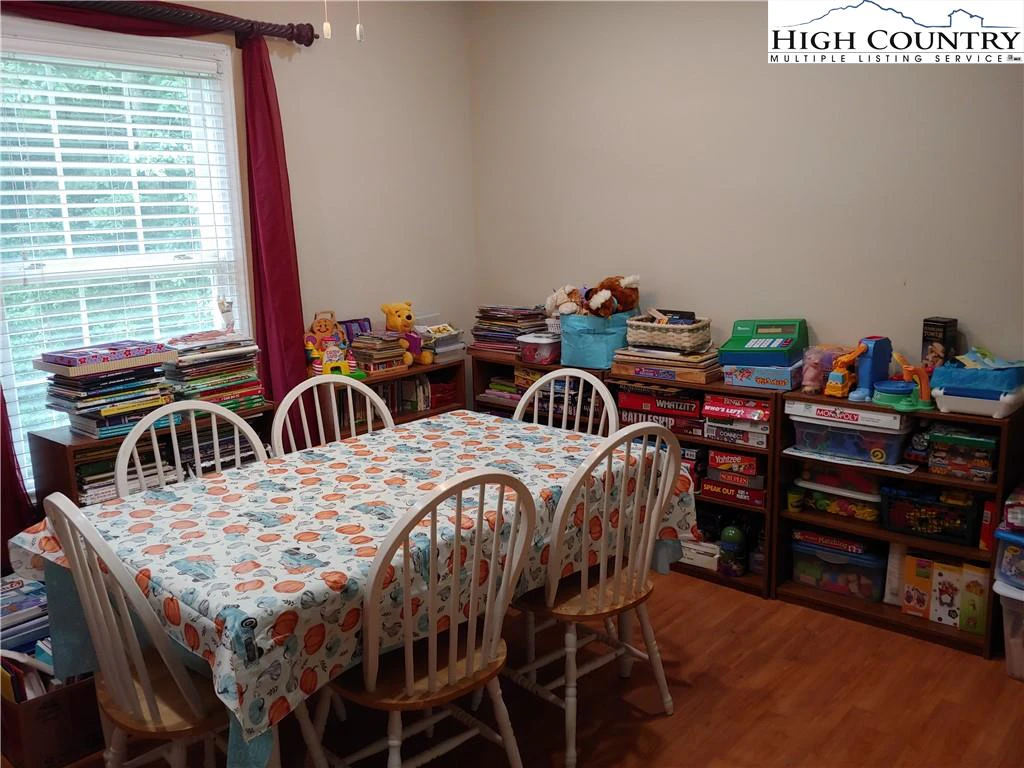 Image number 3 for the current listing