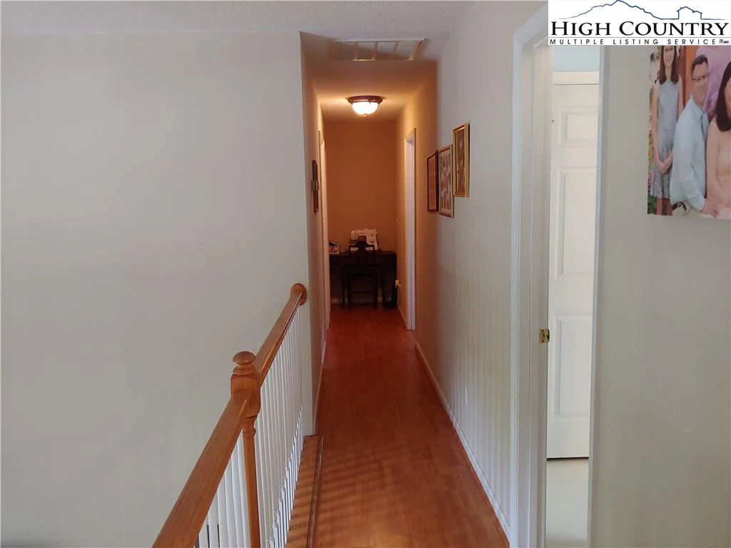 Image number 4 for the current listing