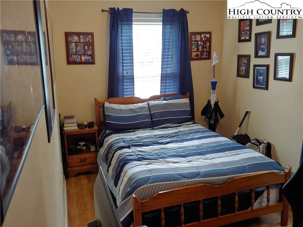 Image number 7 for the current listing