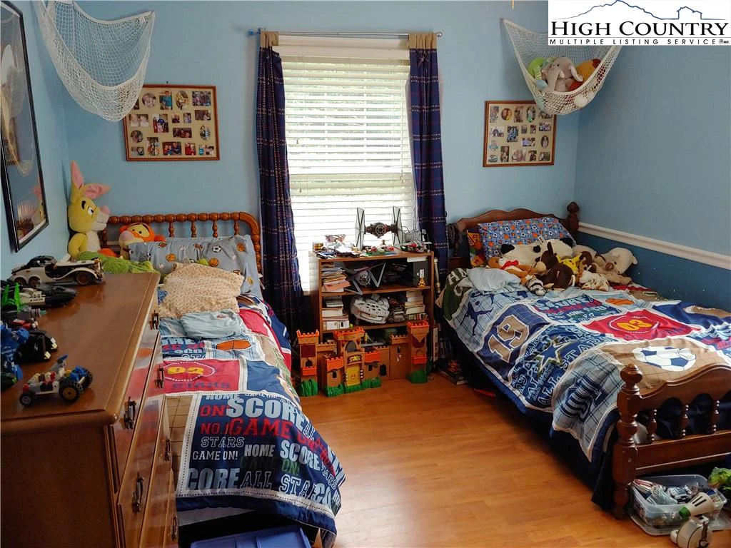 Image number 9 for the current listing