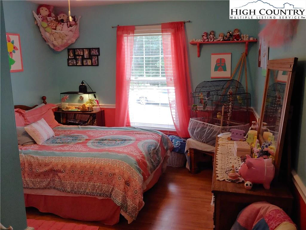 Image number 10 for the current listing