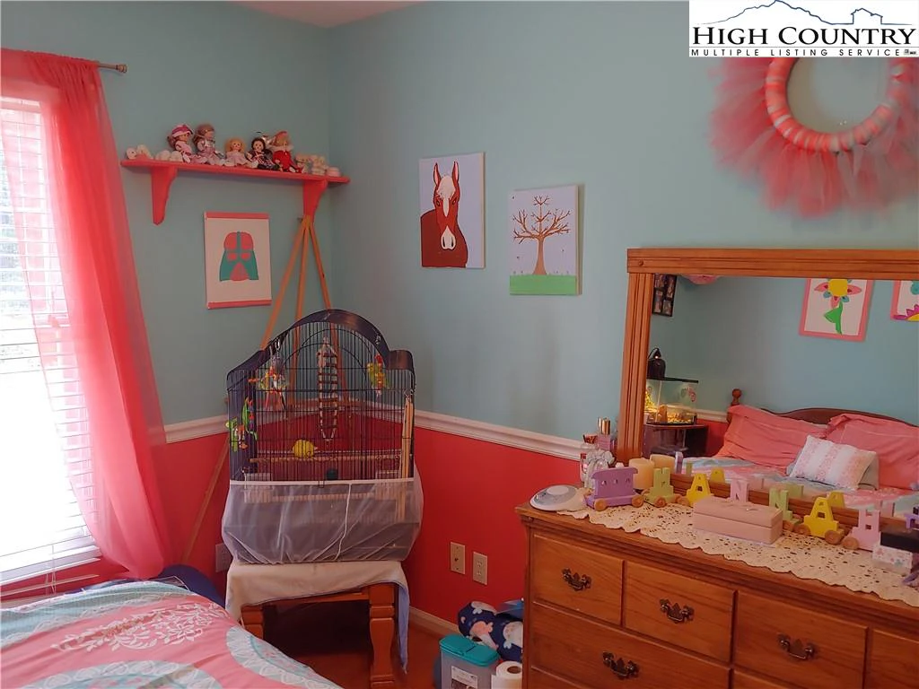 Image number 2 for the current listing