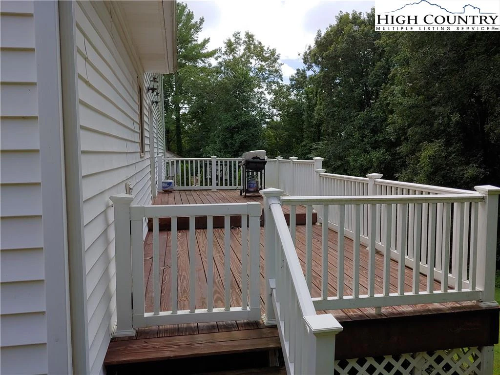 Image number 18 for the current listing