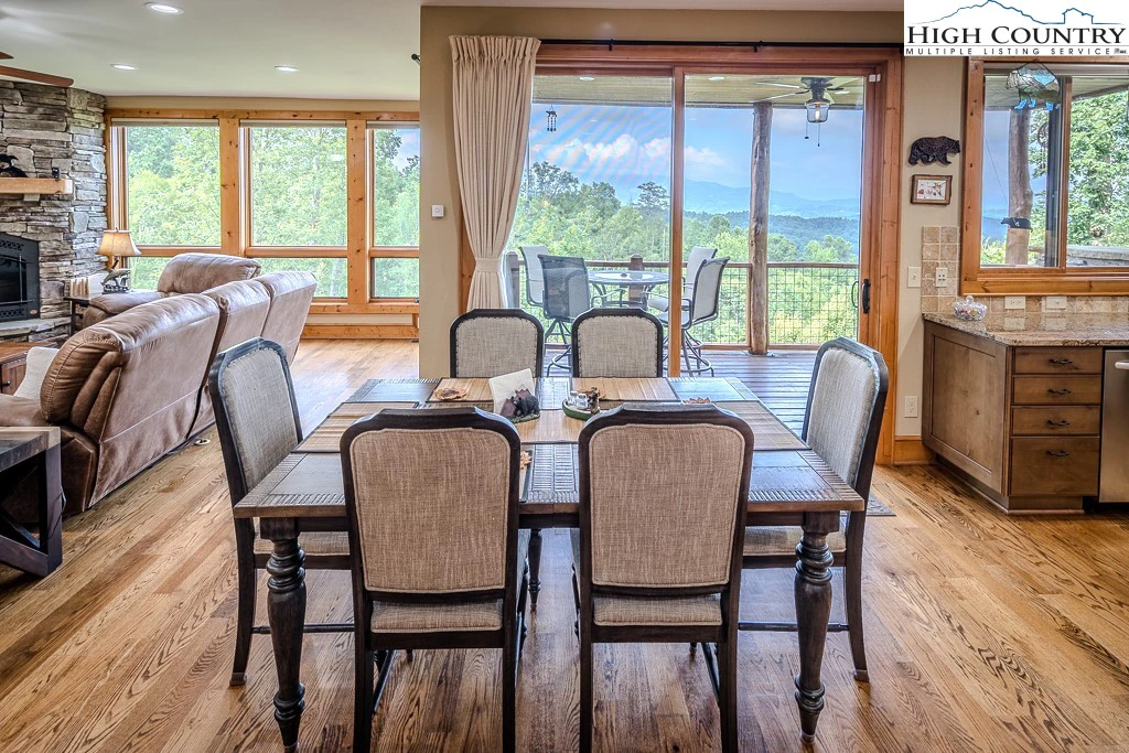 Image number 7 for the current listing