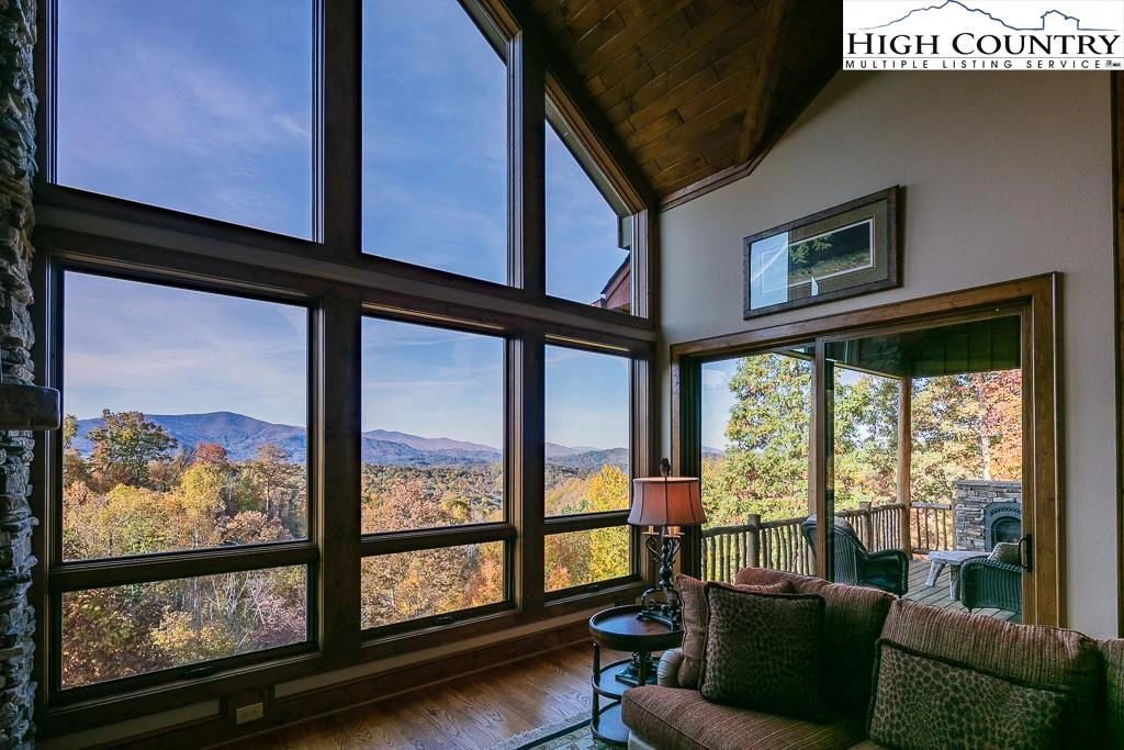 Image number 1 for the current listing