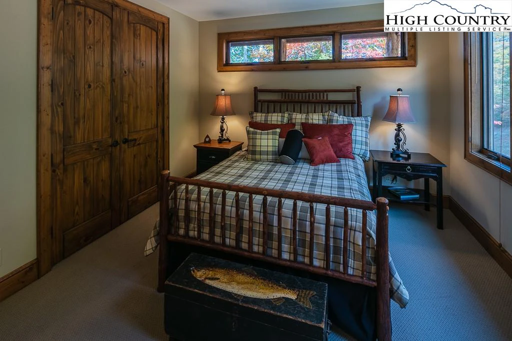 Image number 12 for the current listing