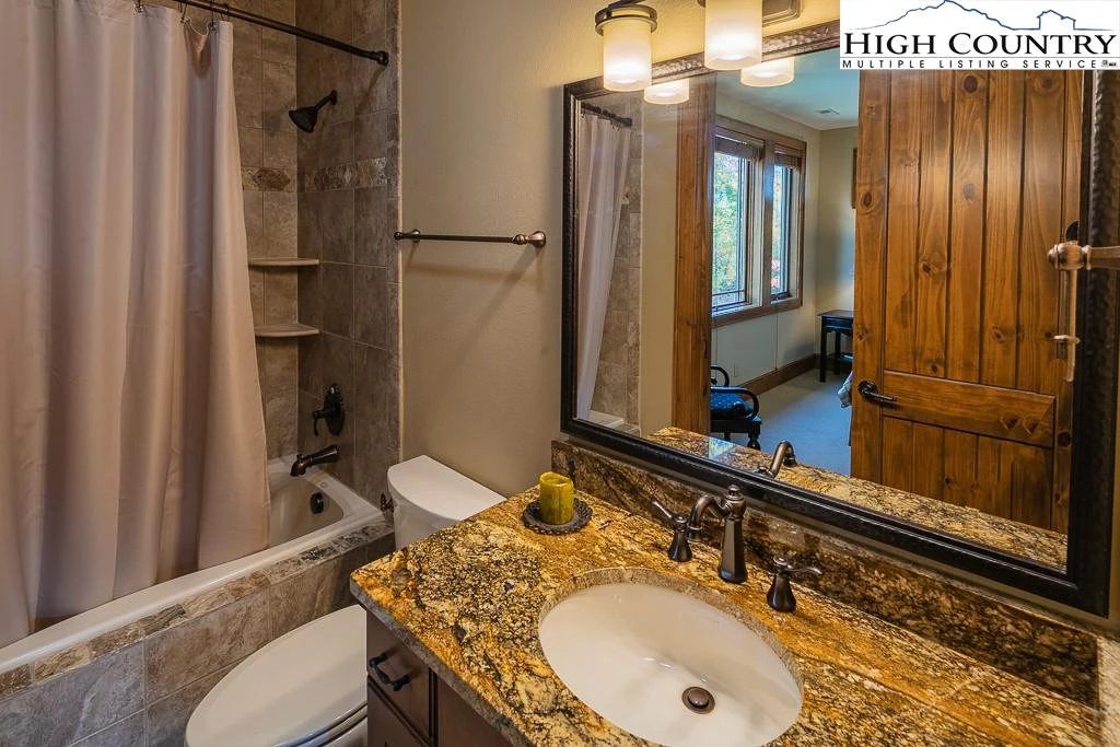 Image number 3 for the current listing