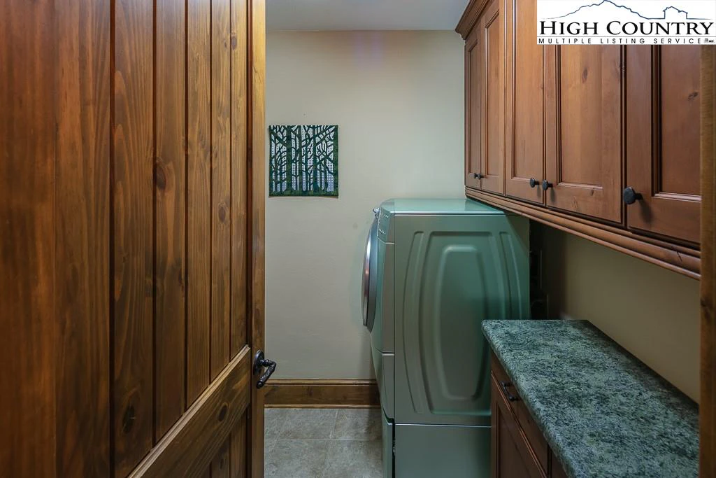 Image number 4 for the current listing