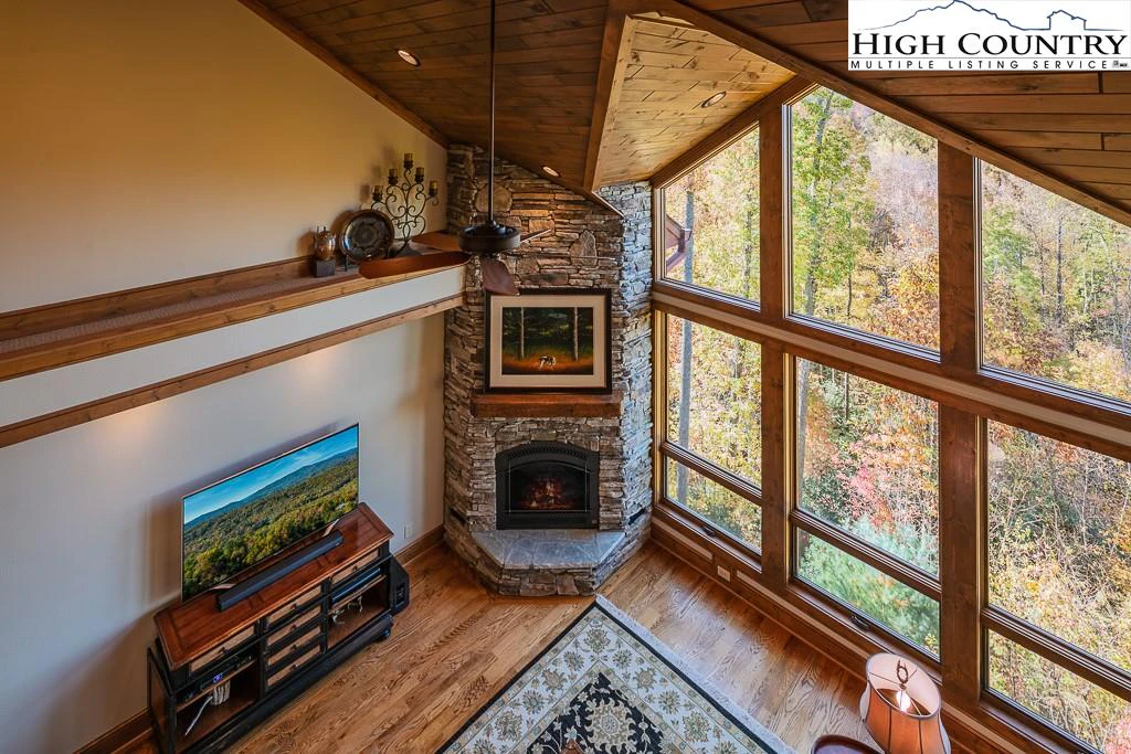 Image number 7 for the current listing