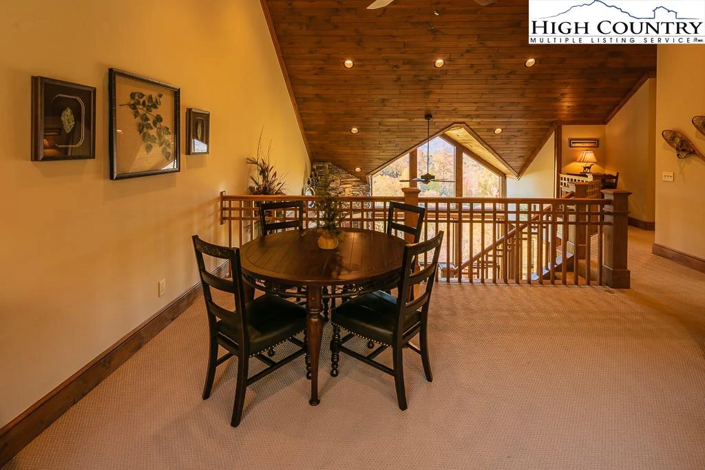 Image number 9 for the current listing