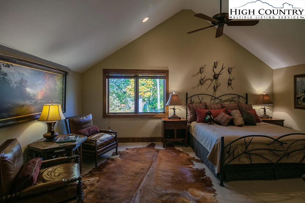 Image number 11 for the current listing