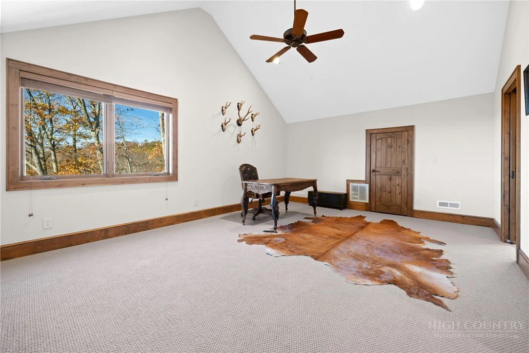 Image number 27 for the current listing