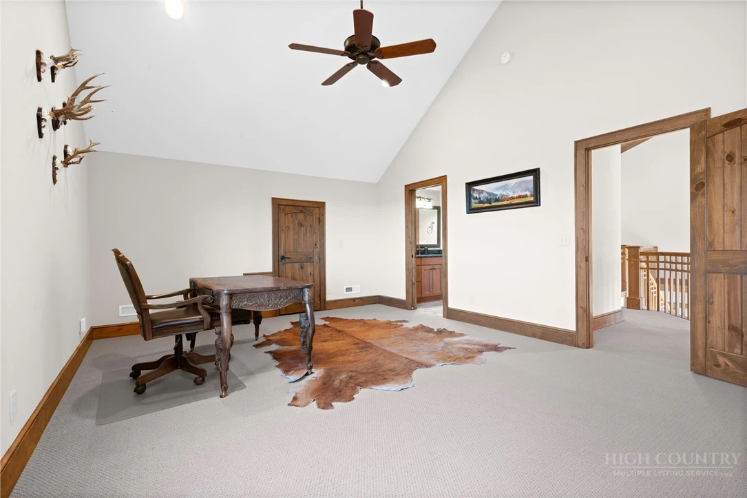 Image number 28 for the current listing