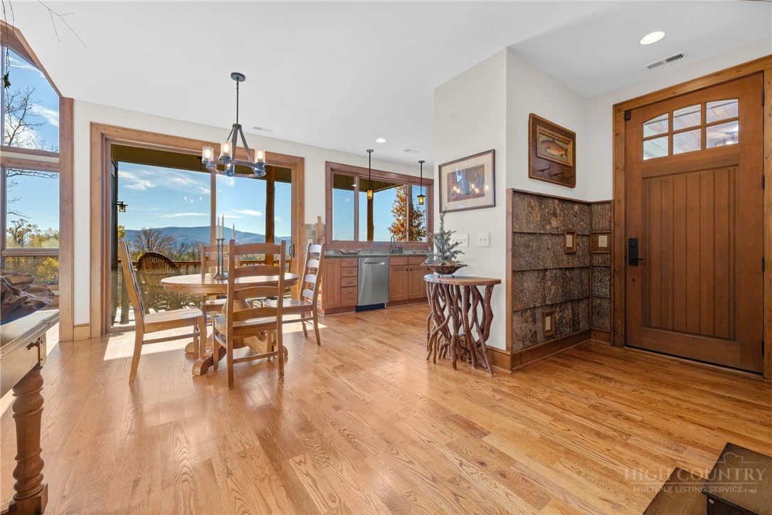 Image number 5 for the current listing