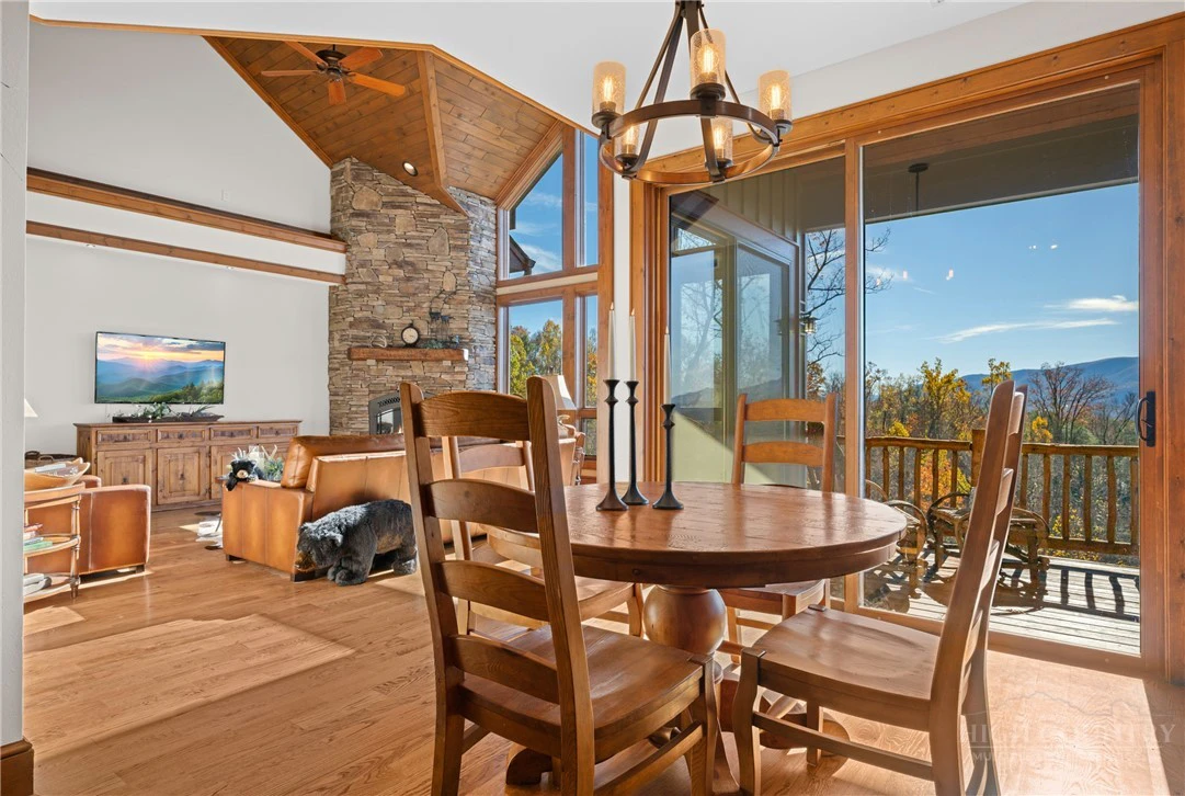 Image number 6 for the current listing
